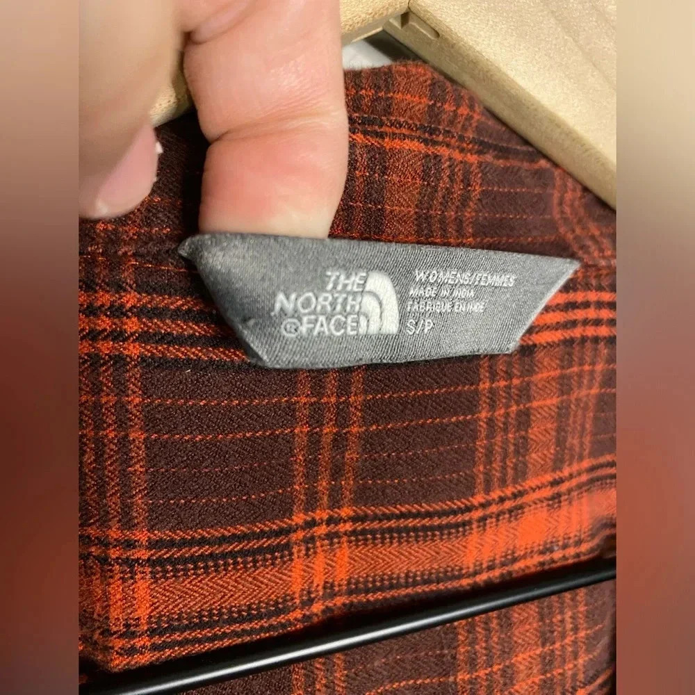 The‎ North Face women’s Plaid Flannel Button Front orange & red size small - Picture 2 of 9